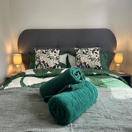 Urban Escape Entire Apartment Near Uni And Hospital Саутхамптън Екстериор снимка